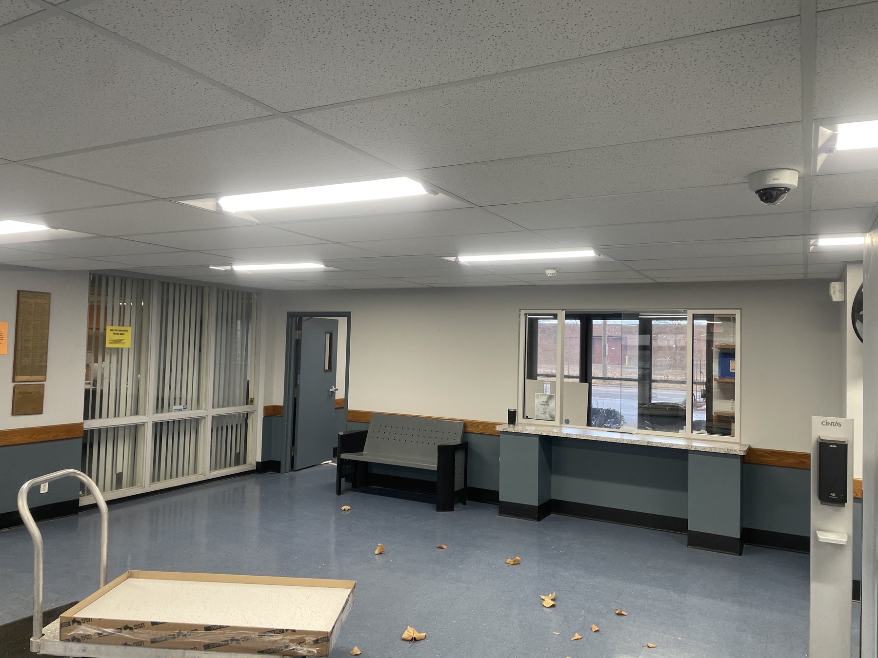 Commercial lobby with finished suspended ceiling